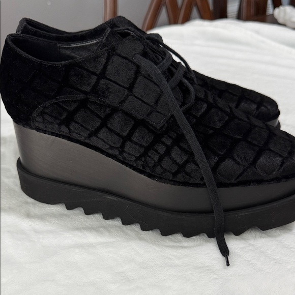 Stella McCartney Black Textured Platform Shoes - Picture 3 of 11